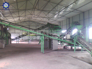 小型有機肥濕法造粒現場